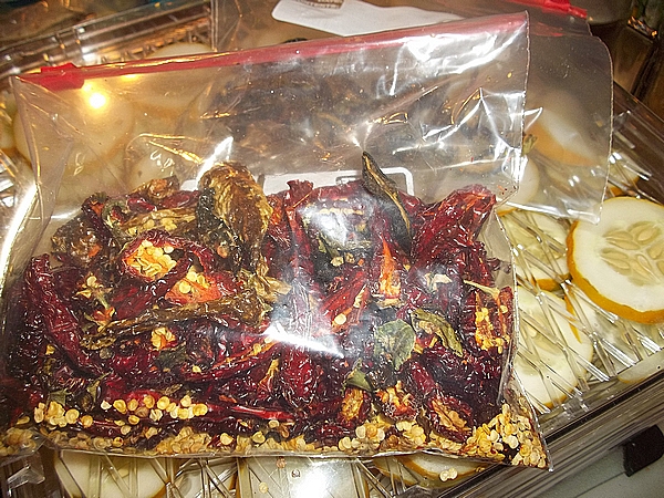 Dried hot peppers